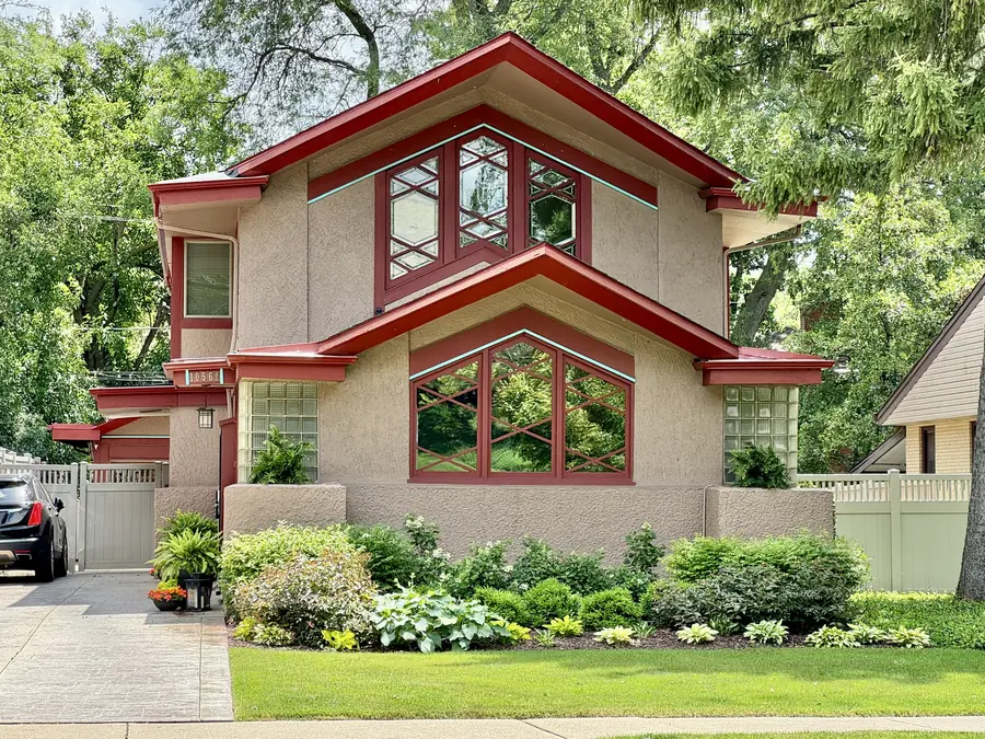 A large old house on Longwood Drive in Beverly, Chicago